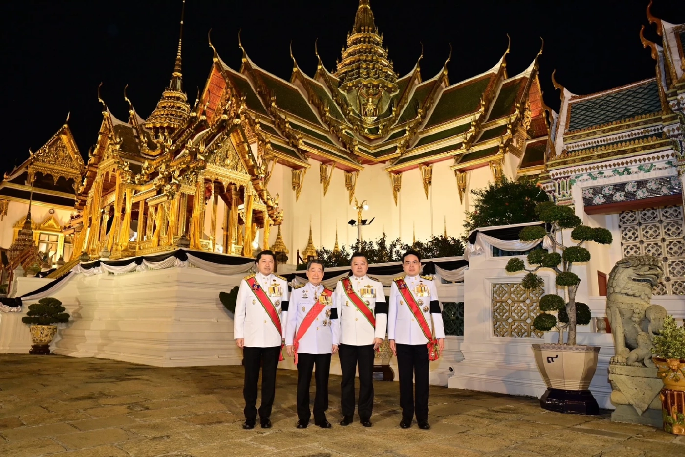 เครือเจริญโภคภัณฑ์ น้อมถวายพวงมาลารำลึกในพระมหากรุณาธิคุณ "สมเด็จพระพันปีหลวง"