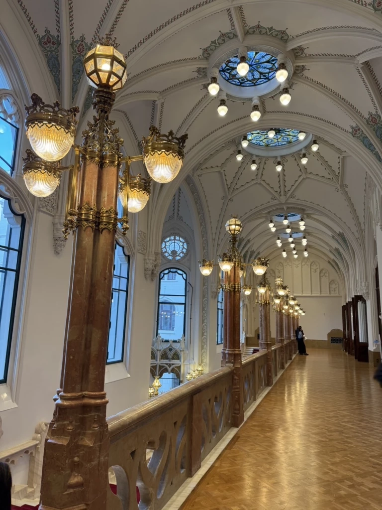 \"มหาดไทยฮังการี\" ตำนานอาคาร 121 ปีสุดอลัง (มีคลิป)