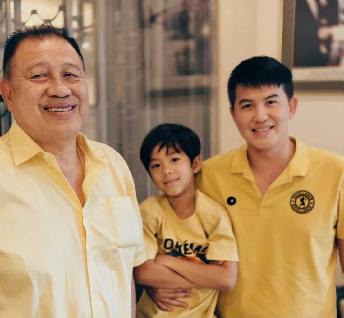 วิรัช กำลังรอดูลูกชาย สวมเสื้อส้มลงสนาม สส.