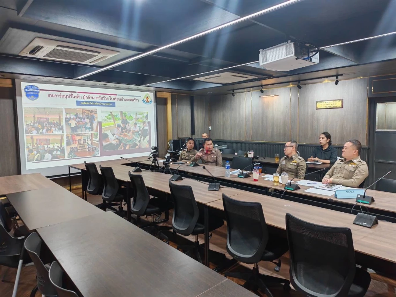 "รองจ๋อ" คัดเลือกโรงเรียนดีเด่น  "บุหรี่ไฟฟ้าคือภัย สวมหมวกนิรภัยคือทางรอด"