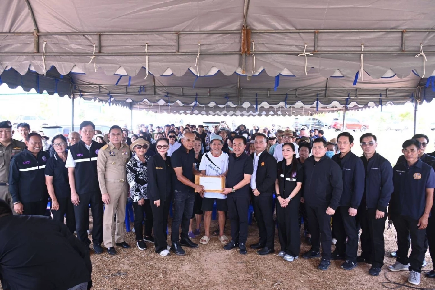 สส.เพชรบุรี ปะทะคารมเดือดกับ นอภ.เขาย้อย ปมชาวบ้านร้องคัดค้านตั้งโรงงาน (ชมคลิป)