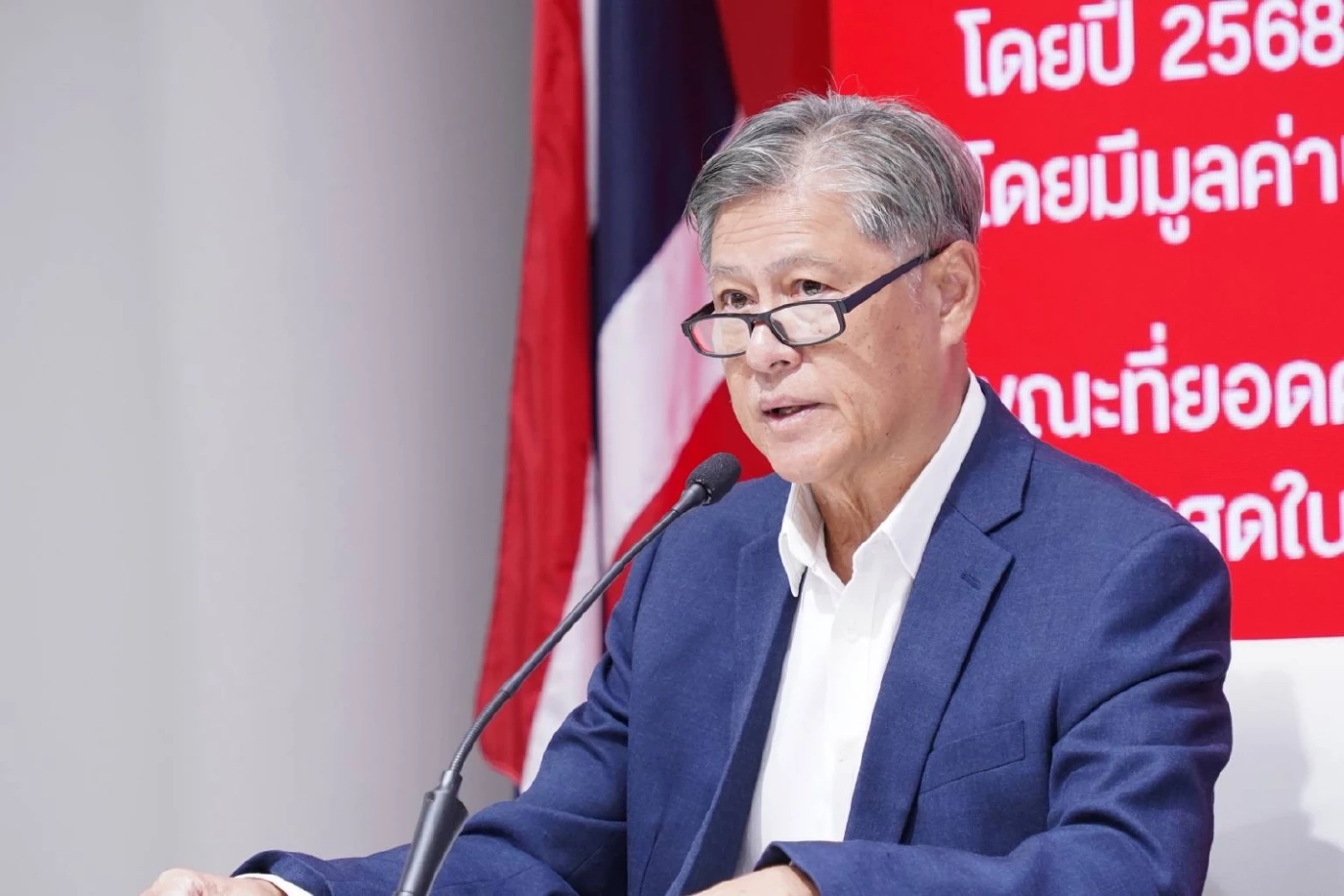 รัศม์ ชาลีจันทร์ หรือ ทูตรัศม์ อดีตผู้ช่วยรัฐมนตรีว่าการกระทรวงการต่างประเทศ