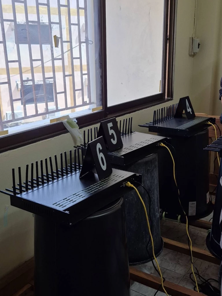 "กสทช. -ตร." บุกฐาน "แก๊งคอลเซ็นเตอร์ภาคอีสาน" พบ "sim box" ใช้หลอกเหยื่อ