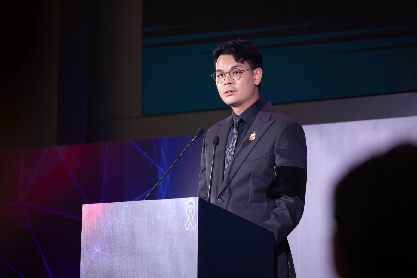 นายไชยชนก ชิดชอบ รัฐมนตรีว่าการกระทรวงดิจิทัลเพื่อเศรษฐกิจและสังคม (ดีอี)