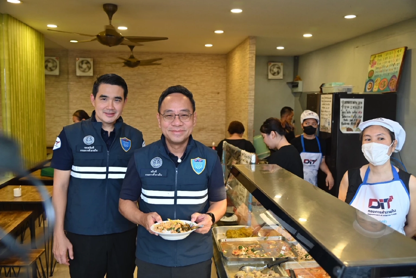 พาณิชย์ลุยตรวจ 'ร้านธงฟ้า - คนละครึ่งพลัส' ยอดขายพุ่ง 80%