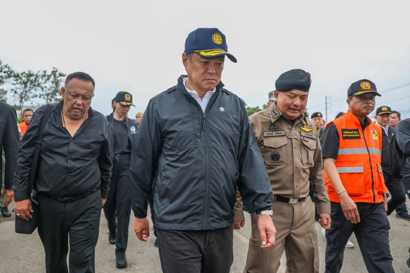 "นายกฯ แป้น" โผล่ต้อนรับ นายกฯ "อนุทิน" บินถึงหาดใหญ่ ลงใต้รอบที่ 4