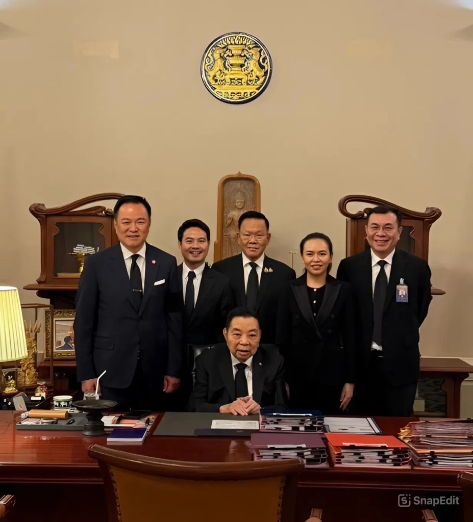 "พ่อนายกฯ" เข้าทำเนียบฯ คาดร่วมทานอาหารกลางวันกับ "ลูกชาย"