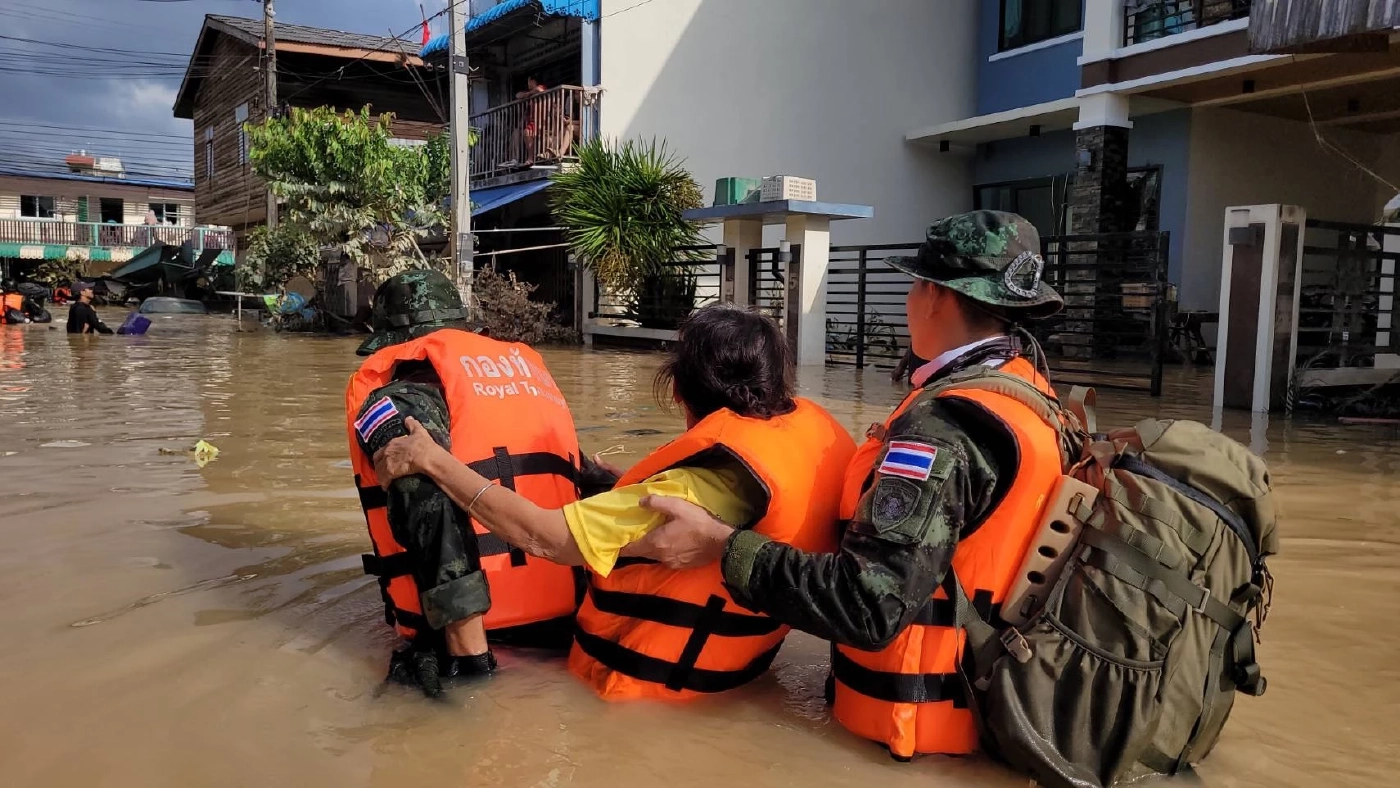 “รบพิเศษ ทบ.” ลงพื้นที่เขต 8 หาดใหญ่ เร่งช่วย ปชช.ที่ติดค้าง