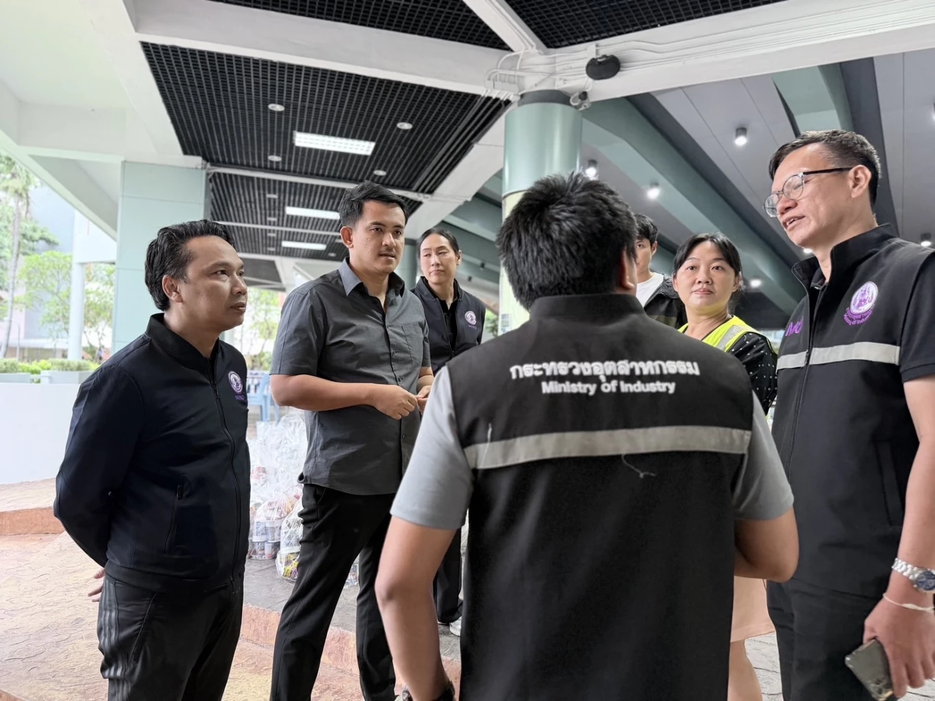 นายฐาปกรณ์ กุลเจริญ เลขานุการรัฐมนตรีว่าการกระทรวงอุตสาหกรรม