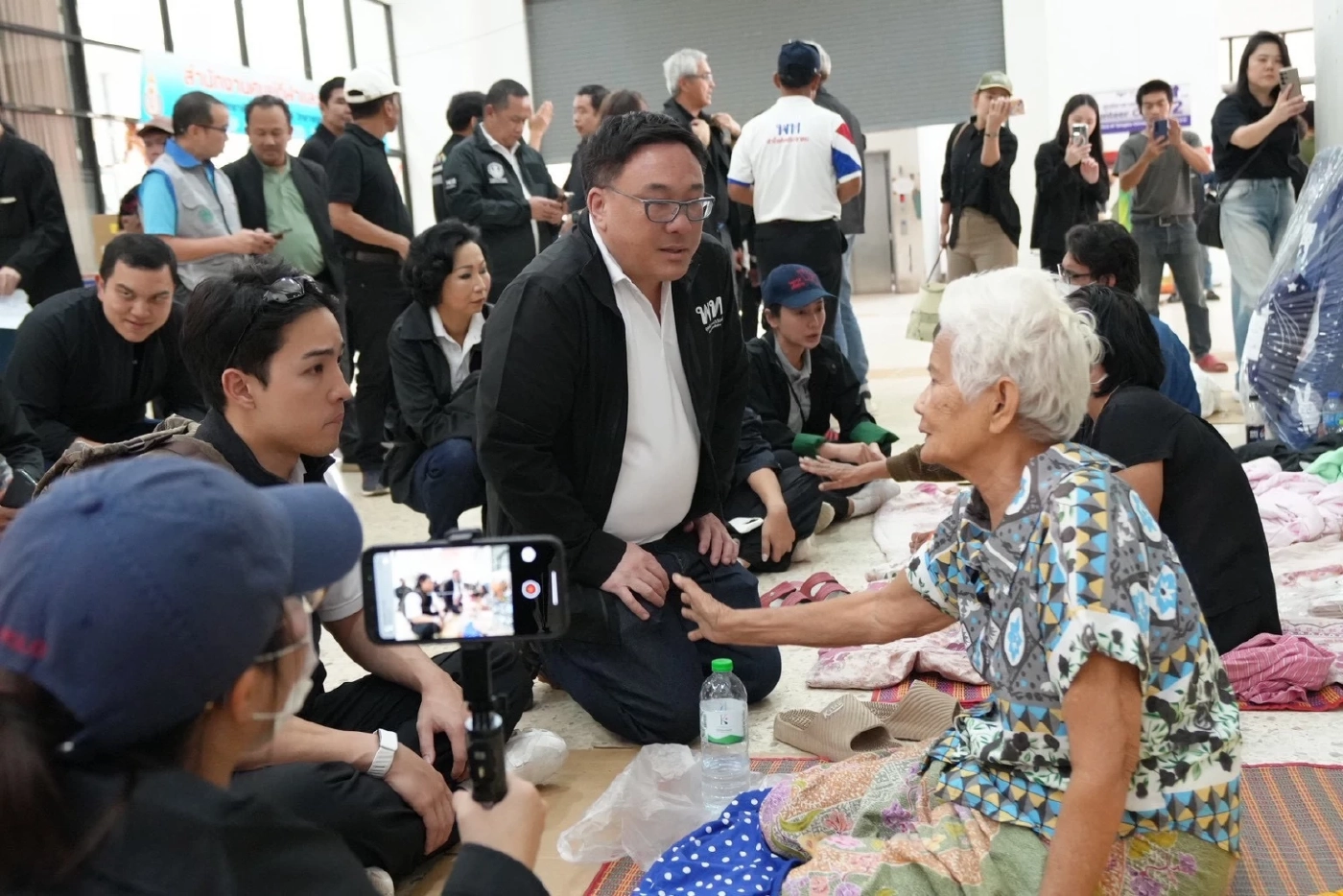 อึ้ง!โคลนท่วมหลังคา “จุลพันธ์” จี้รัฐบาลเร่งช่วยชาวบ้านล้าง