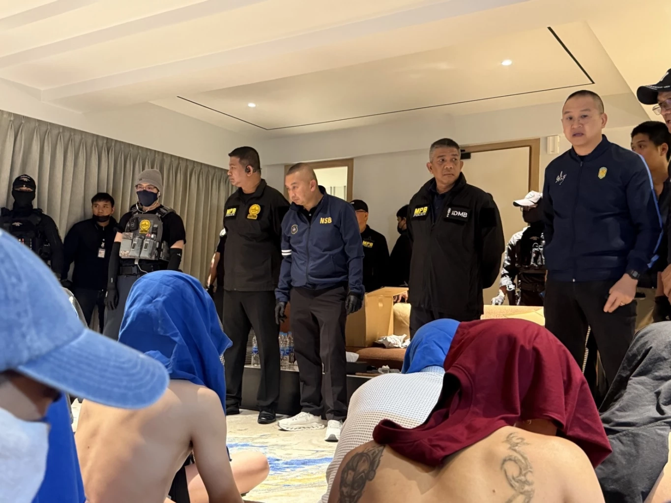 บุกทลายปาร์ตี้ยาเสพติด เปิดโรงแรมกลางกรุง