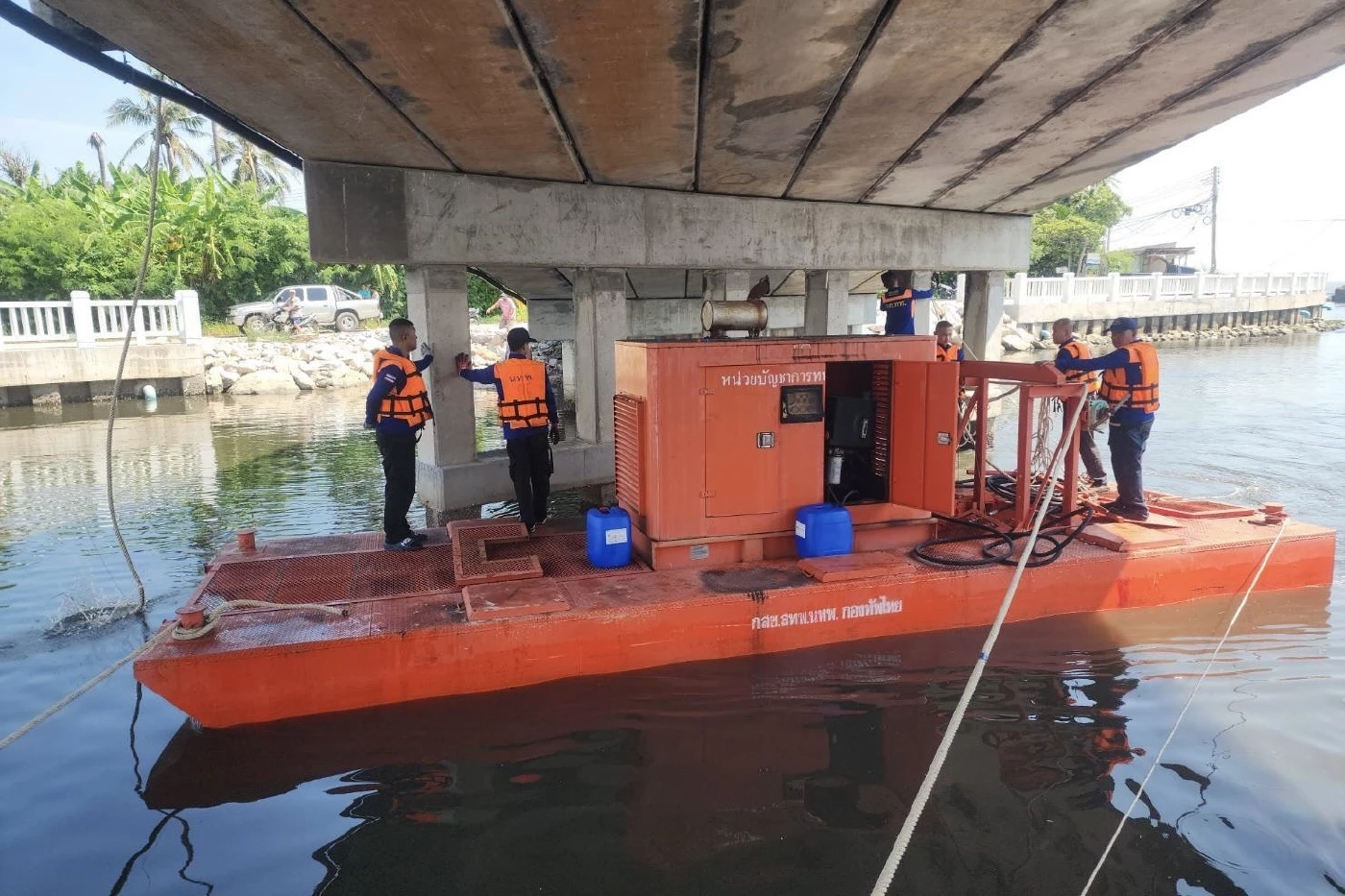 เร่งติดตั้งเรือผลักดันน้ำที่คลองปากแตระ อ.ระโนด ดันมวลน้ำออกสู่อ่าวไทย