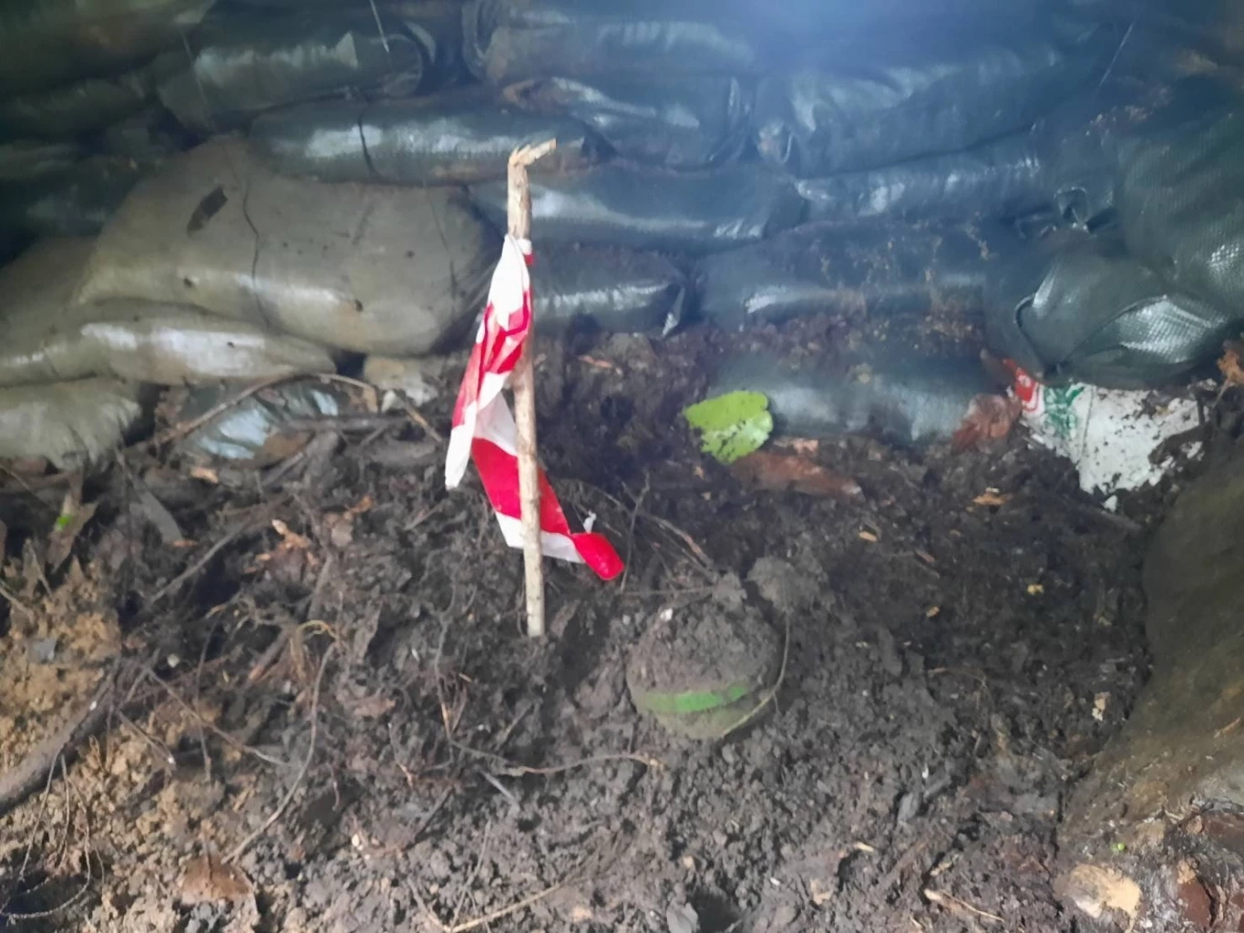 "ทัพภาคที่ 2" ยันคลิปจริง ทหารไทยร้อง "พุทโธ่ ทำงานไปด้วย เสี่ยงขาไปด้วย" หลังเจอทุ่นบึ้ม ในบังเกอร์ทหารกัมพูชา (มีคลิป)