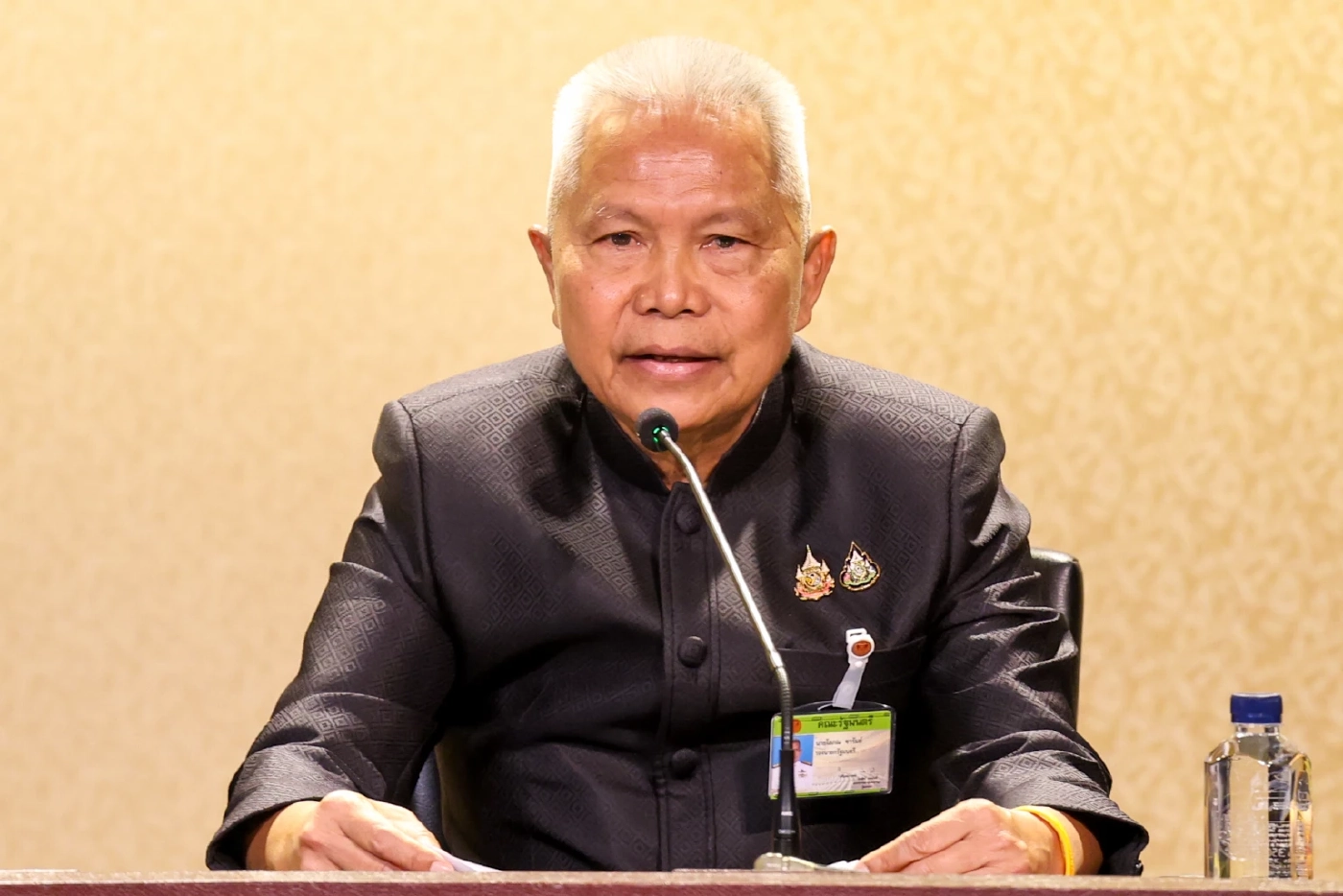  นายโสภณ ซารัมย์ รองนายกรัฐมนตรี 