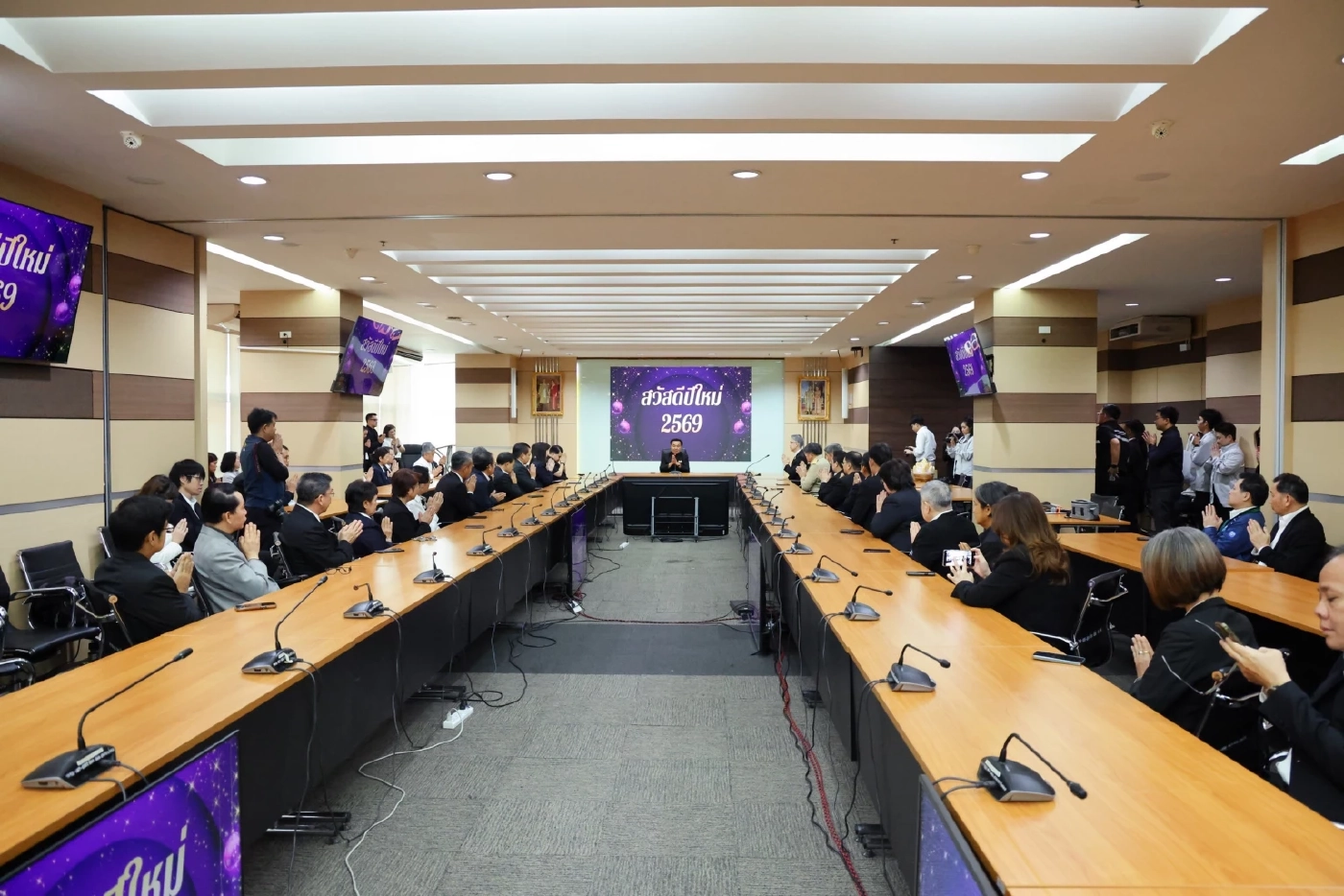 รมช.อุตฯ ให้พรปีใหม่ ขรก.ยึดถูกต้อง-ไม่ต้องหวั่นอิทธิพลมืด