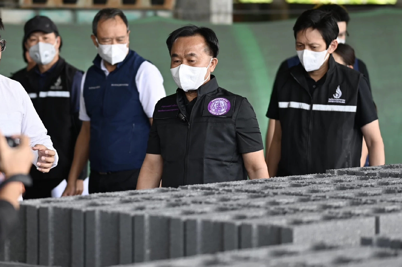 รมช.อุตสาหกรรม ทลายโรงงานคอนกรีตอยุธยาเมินกฎหมาย-ปล่อยฝุ่นพิษ