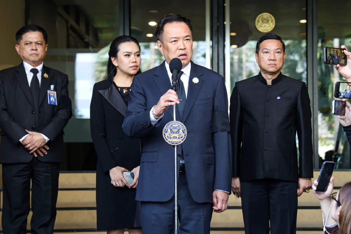 นายอนุทิน ชาญวีรกูล นายกรัฐมนตรี