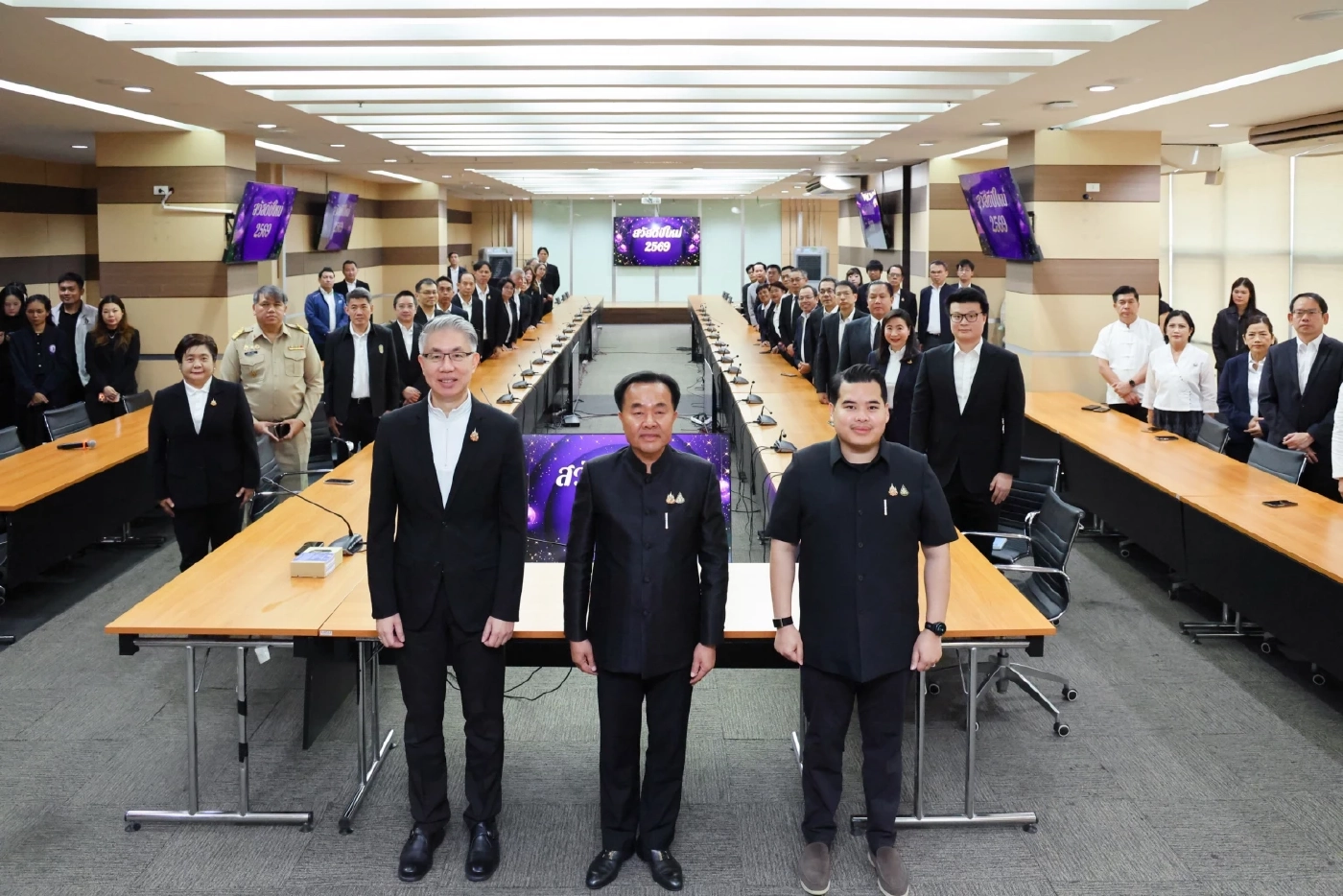 รมช.อุตฯ ให้พรปีใหม่ ขรก.ยึดถูกต้อง-ไม่ต้องหวั่นอิทธิพลมืด