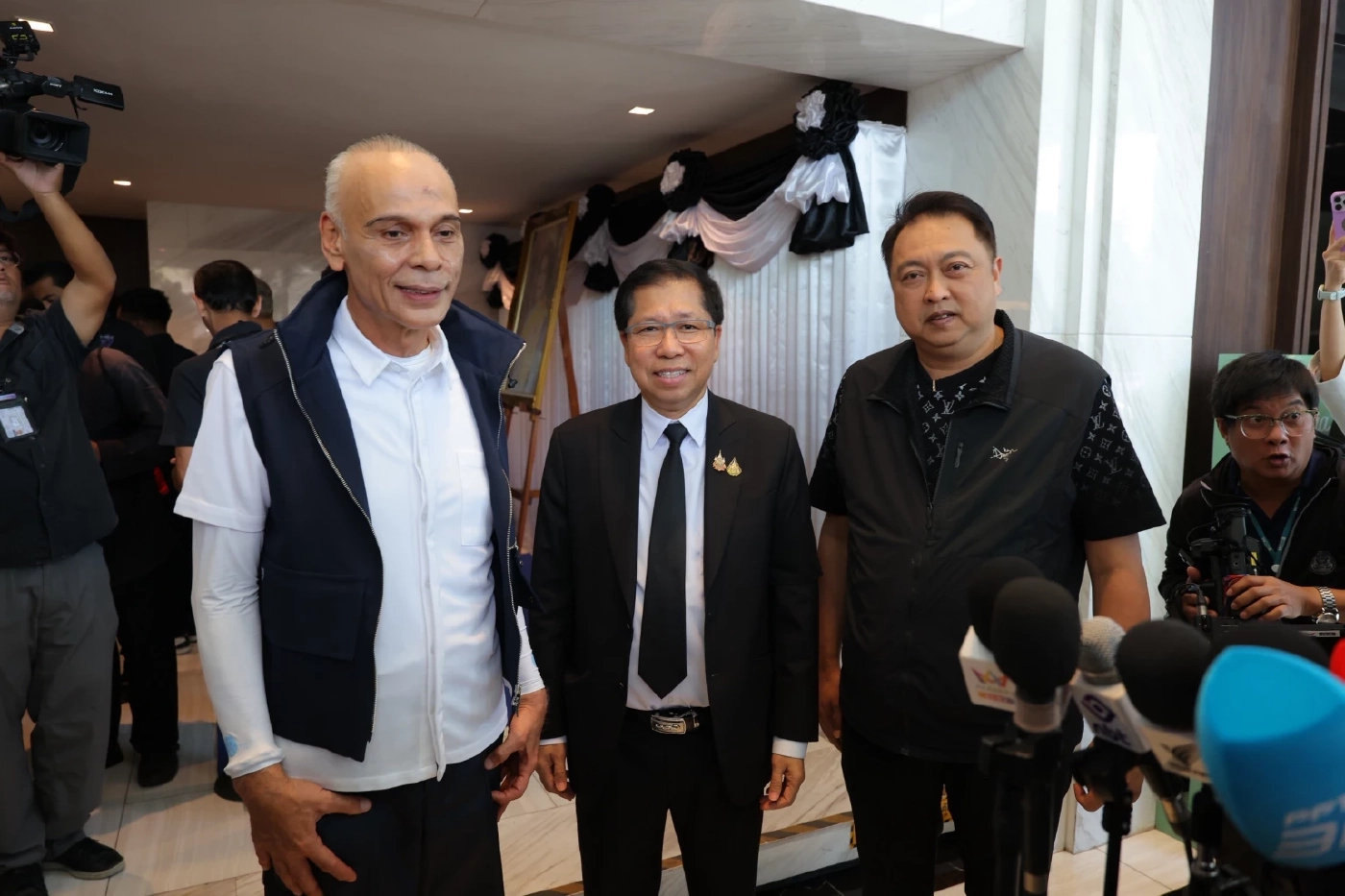 สันติ ปิยะทัต นำ 14 ขุนพลใต้-อีสาน เข้าภูมิใจไทย มั่นใจชนะเลือกตั้ง 69