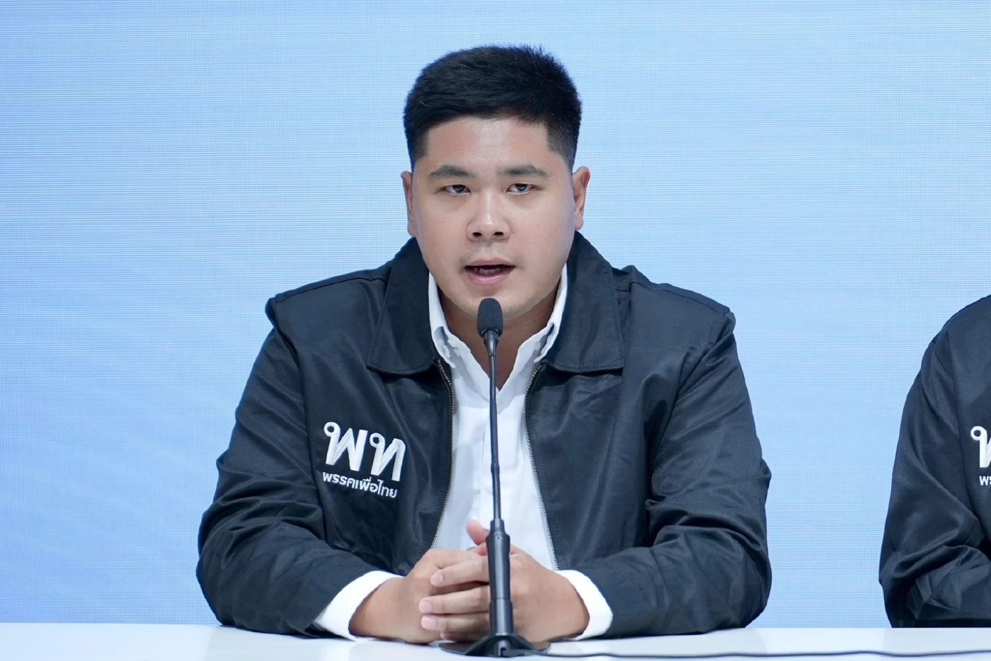 "เพื่อไทย" เปิดศึก "บรรหารบุรี-เจดีย์ใหญ่" หลัง "ลูกท็อปทิ้งมรดกเตี่ย" ซบค่าย "น้ำเงิน"