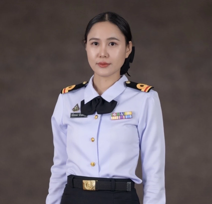 เรือโทหญิง ปรียาดา บัวสมบุญ ผู้ช่วยโฆษกกองทัพเรือ 