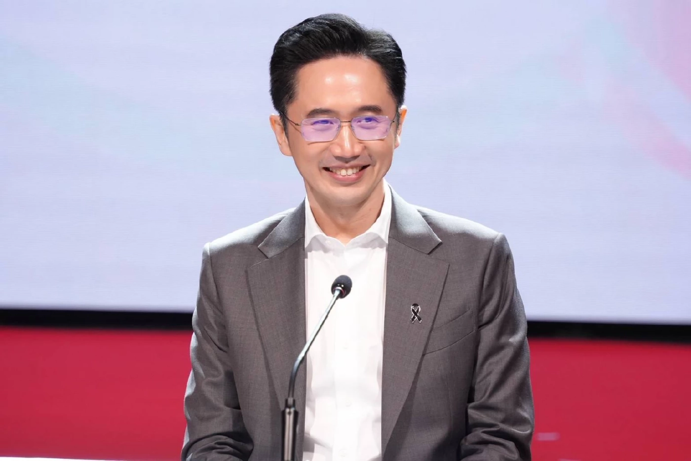 นายยศชนัน วงศ์สวัสดิ์