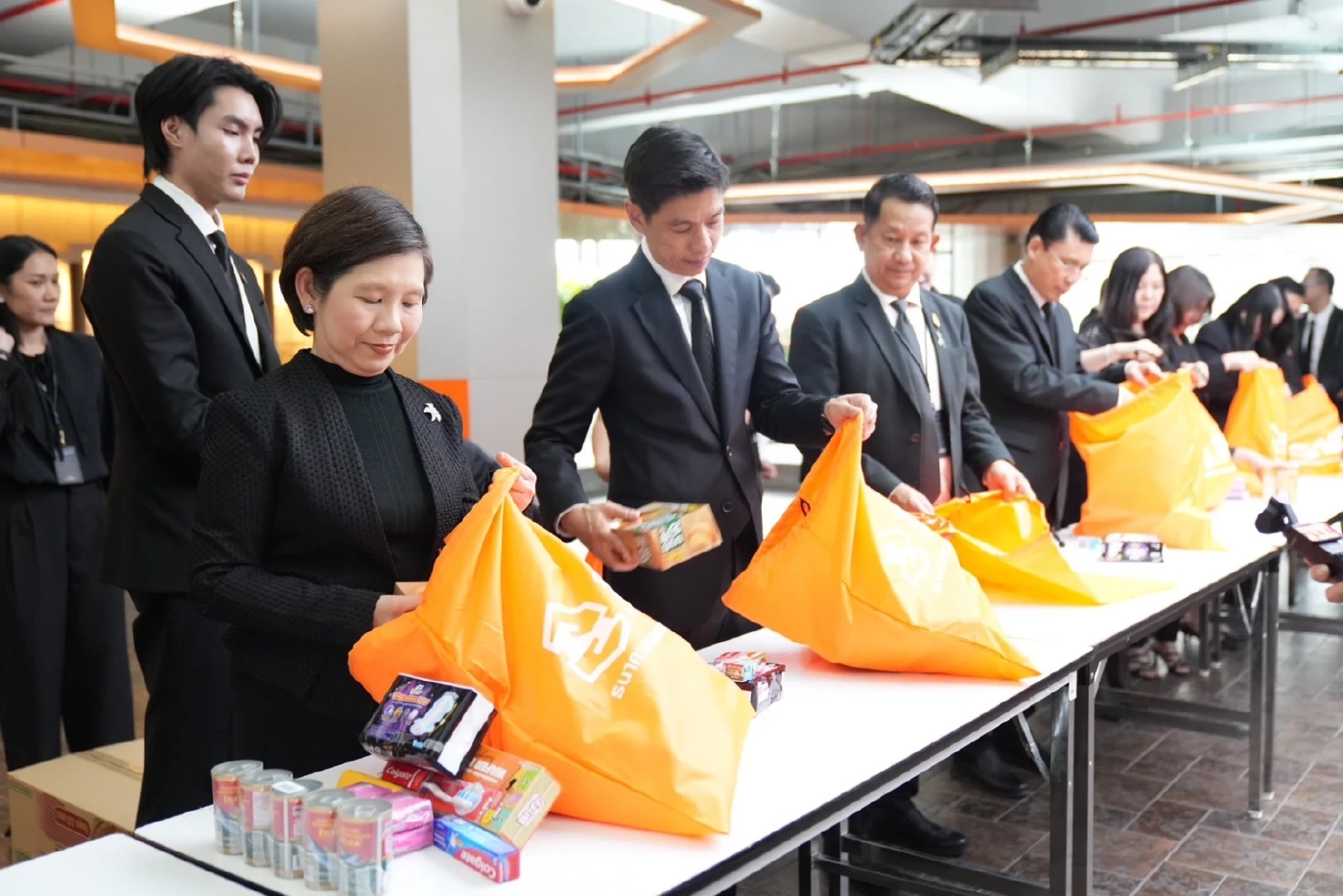 ธอส. มอบถุงยังชีพช่วยผู้ได้รับผลกระทบชายแดนไทย - กัมพูชา