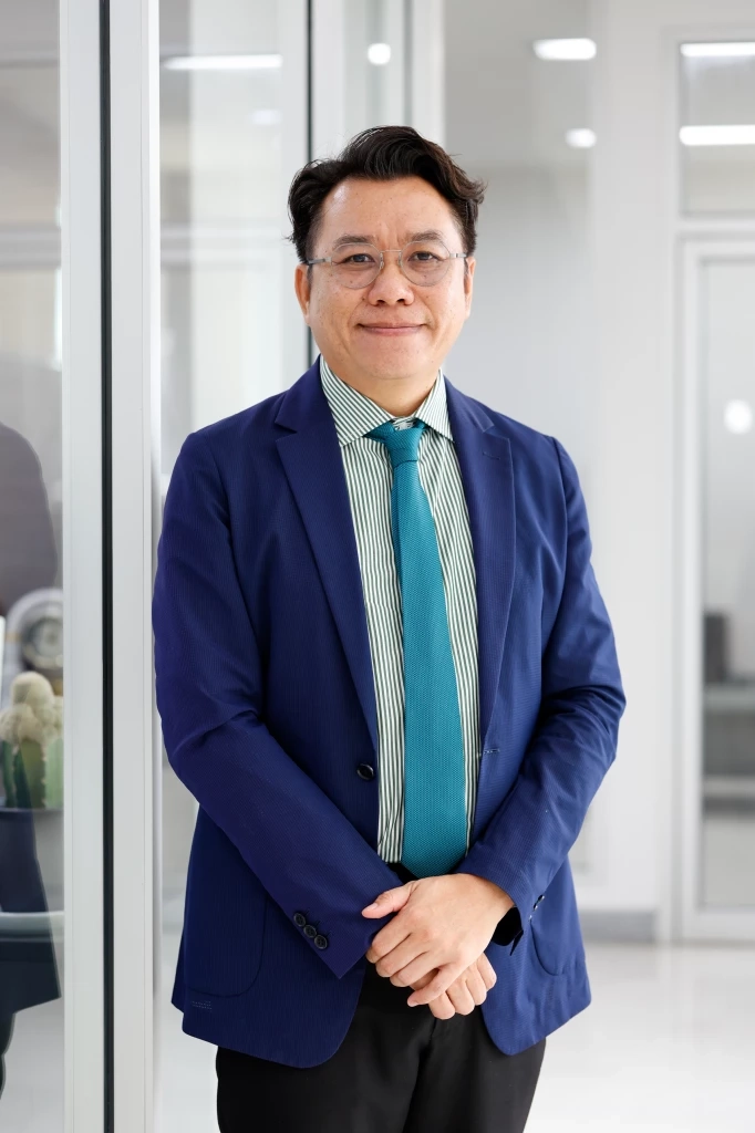 รศ.ดร.อรรถสิทธิ์ พานแก้ว อาจารย์ประจำคณะรัฐศาสตร์ มหาวิทยาลัยธรรมศาสตร์