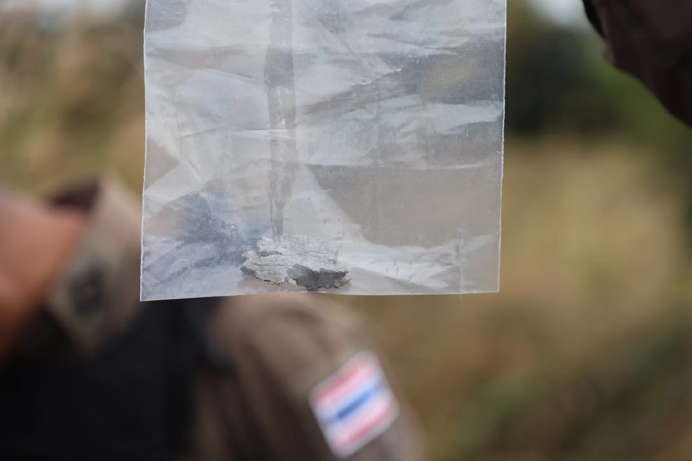 "ทหาร–ตร.พนมดงรัก" ลงพื้นที่ หลังกัมพูชายิงจรวด BM-21 กว่า 50 นัด พบสะเก็ดระเบิดกระจาย