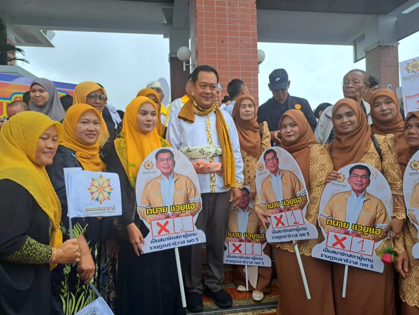 “พ.ต.อ.ทวี” ประกาศปักธงนราธิวาสยกจังหวัด – มี 8 พรรคลงชิงวันนี้