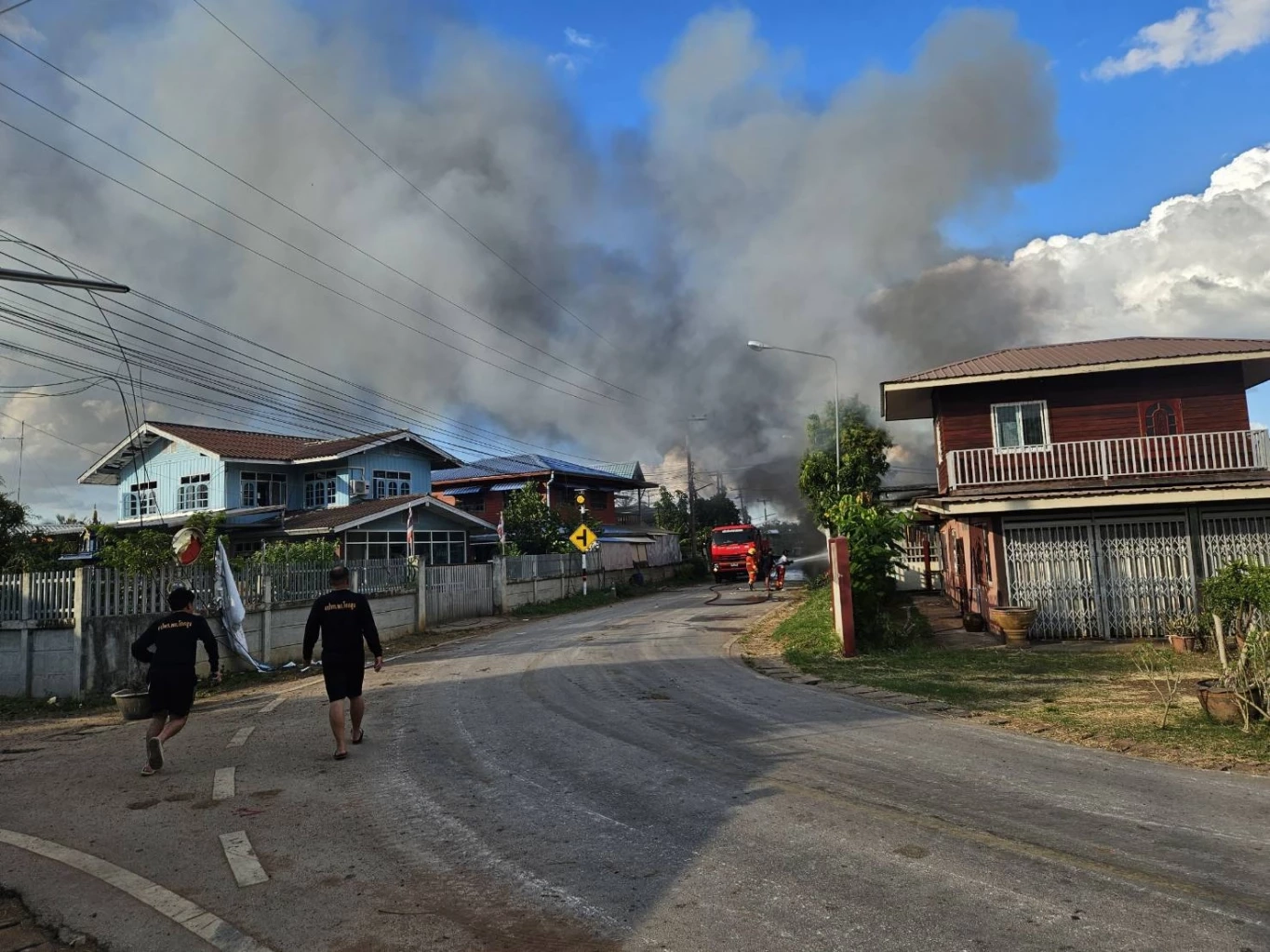 "กัมพูชา" ยิง BM-21 ตกใส่บ้าน ปชช. 3 หลัง บาดเจ็บ 6 สาหัส 2 ราย