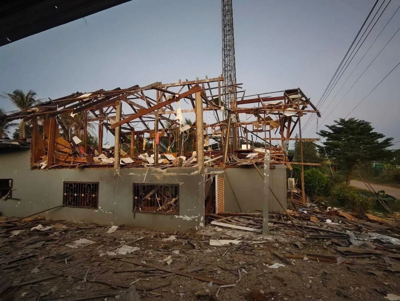 "กัมพูชา" ถล่มจรวด "BM-21" ซ้ำรอบ 2 ตาพระยา-โคกสูง จ.สระแก้ว พังยับ