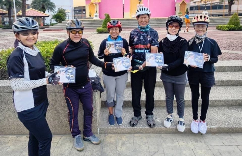 “เนชั่นทีวี” พร้อมผู้ประกาศสาว “นลิน” มอบปฏิทินให้ชาวบ้าน จชต.