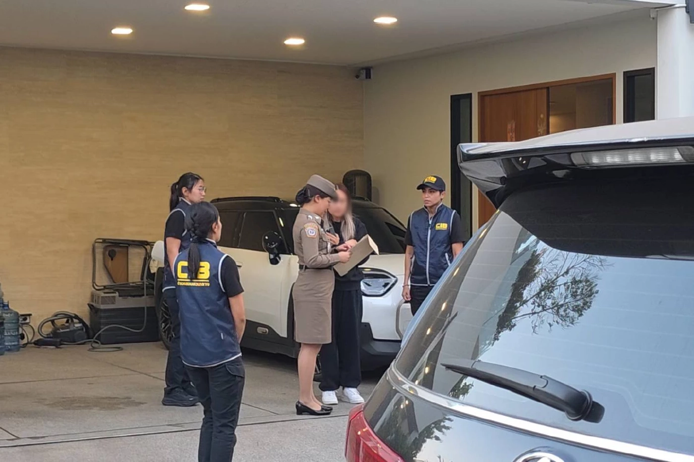 นาทีจับ นานา ไรบีนา เผยพฤติการณ์ - ทนายสงสัยก่อนหน้าไม่รับมอบตัว