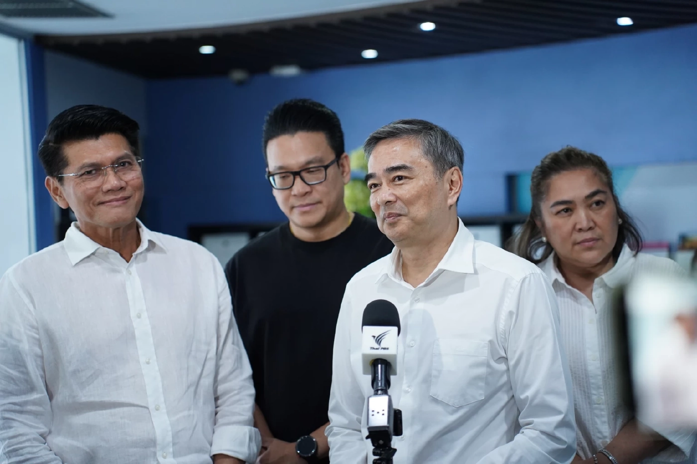 "อภิสิทธิ์" ลั่น พร้อมลงสนาม "เลือกตั้ง" เสียดายรัฐบาลชิง "ยุบสภา"