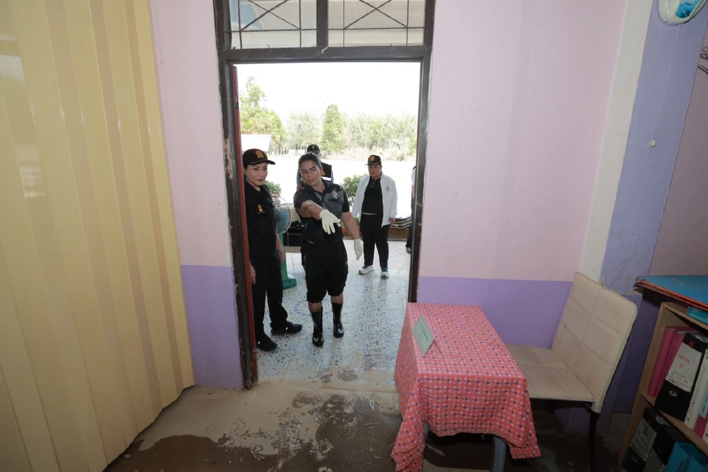 “นฤมล” นำ ศธ.ลุยสำรวจ รร.หาดใหญ่ ส่งทีมอาชีวะ Fix It ซ่อมไฟบ้าน ปชช.