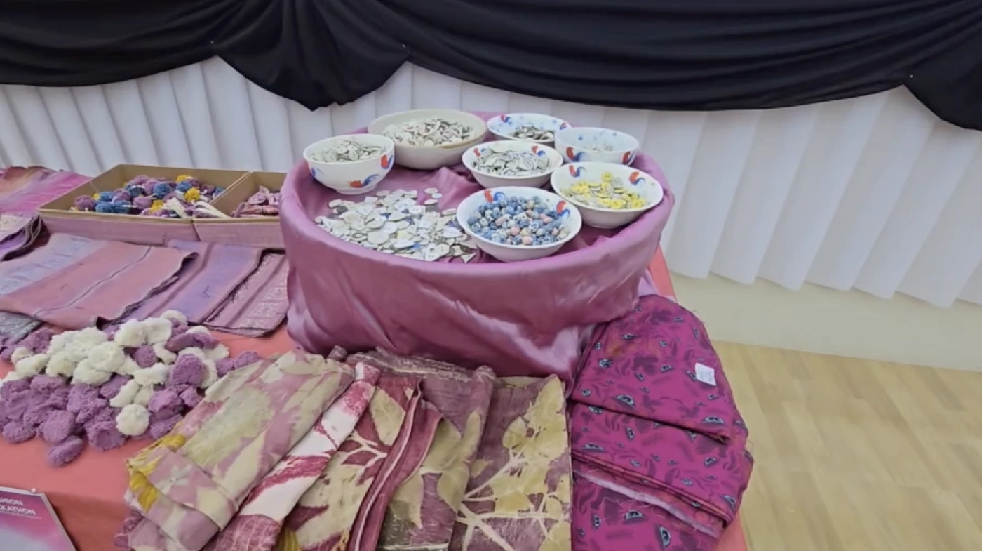 เลาะเวที ”คลั่งรัก ครั่งลำปาง“ ประกวดแฟชั่น ”ผ้าย้อมครั่ง“ เขลางค์นคร