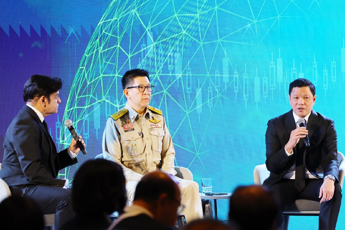 ธปท. ประเมิน 'น้ำท่วม' ฉุดจีดีพี 0.2% เตือนไทยเข้าสู่ ศก.โตต่ำ