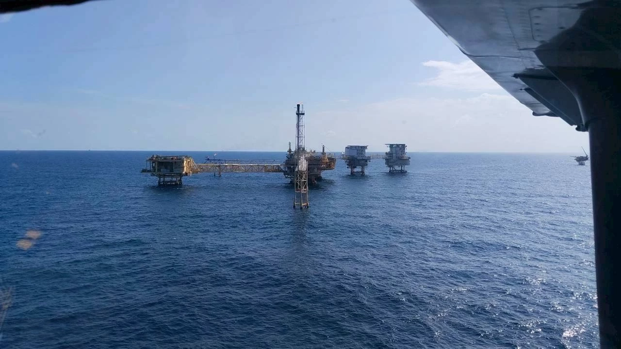 “กัมพูชา” เหิม ส่งโดรนก่อกวนแท่นขุดเจาะน้ำมันไทยกลางทะเล