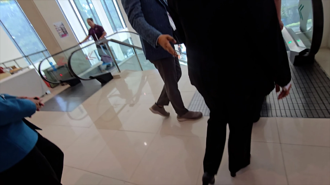 ชุลมุน! หญิงปัดกล้องนักข่าว ขณะถาม “ซาบีดา” ปม “ชาดา” จวกนายกแป้น