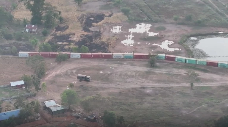 ทภ.1 วางตู้คอนเทนเนอร์ เรียงกั้นพรมแดน บ้านหนองจาน-หนองหญ้าแก้ว