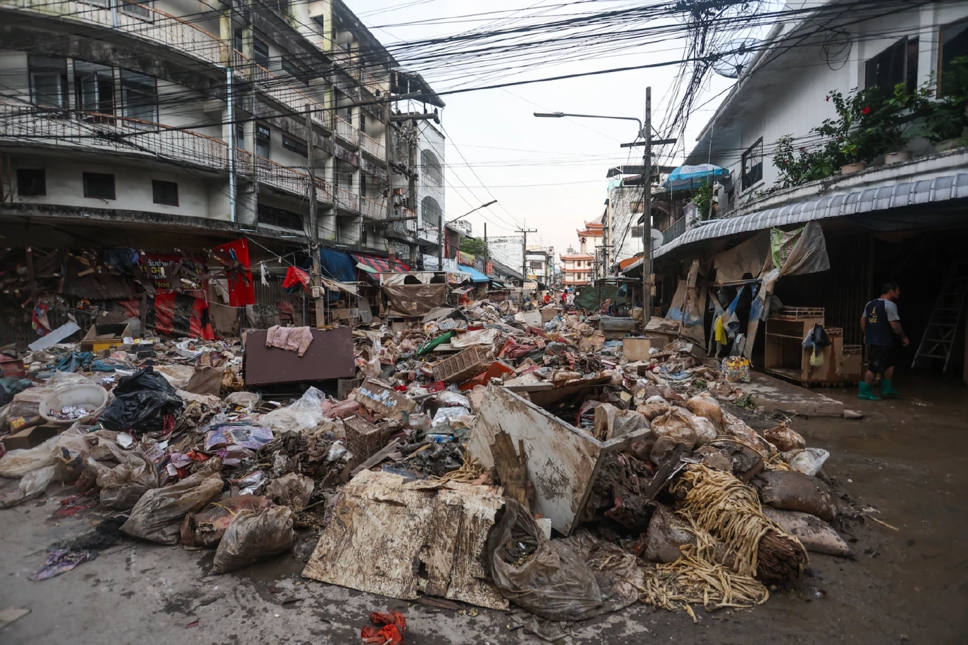 นักวิชาการเสนอแผน 3 ระยะ แก้วิกฤต “ซากขยะ” จากน้ำท่วมหาดใหญ่