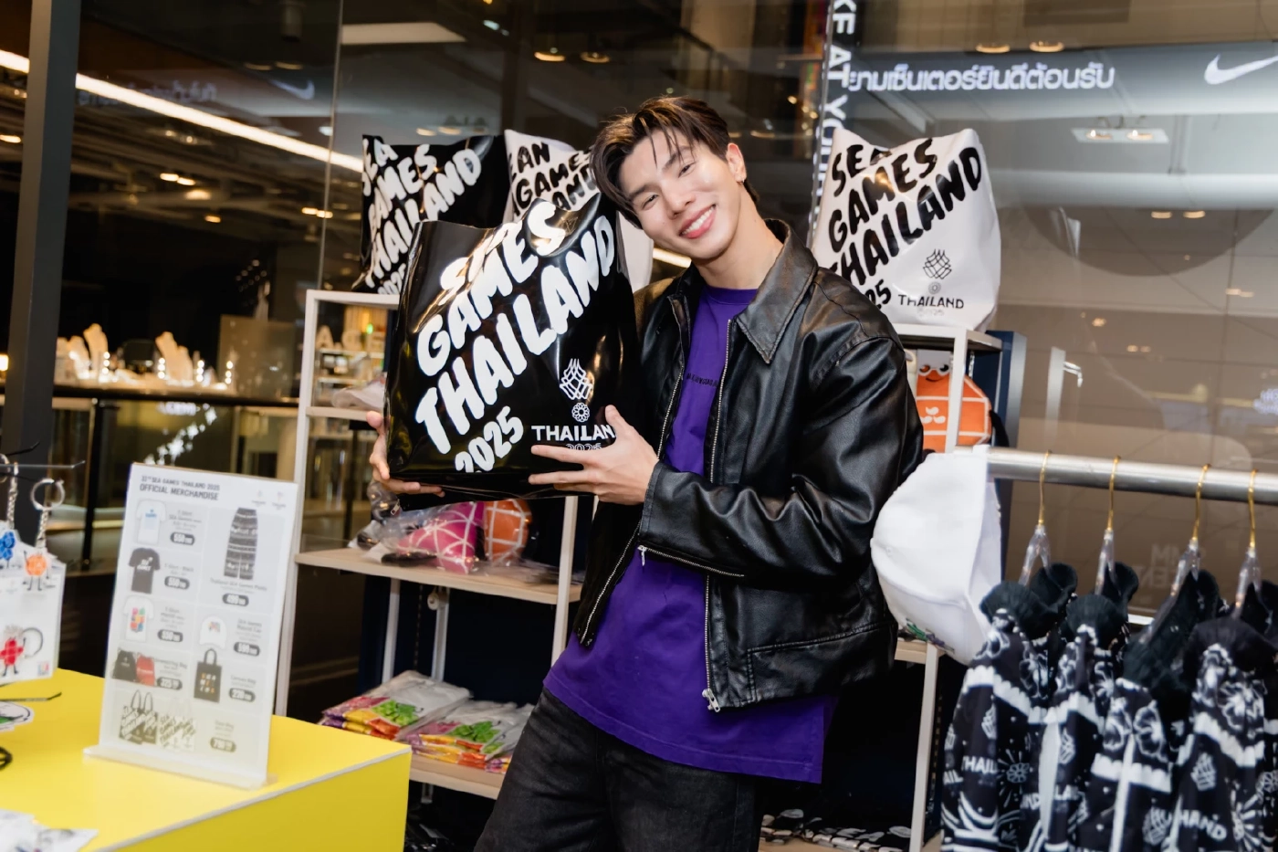 สยามพิวรรธน์ชวนเชียร์ทีมไทยซีเกมส์ 2025 พร้อมเปิดบู๊ทจำหน่ายของที่ระลึก