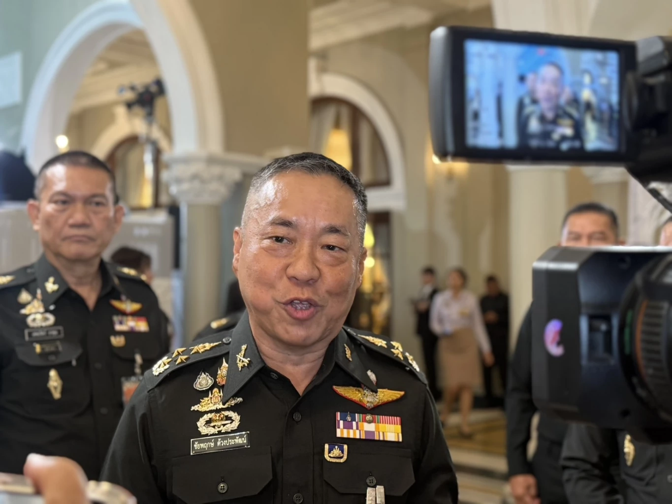 "เสธ.ทบ." รับทบทวนปรับแผน "จัดซื้อยุทโธปกรณ์" หลังมีสถานการณ์ "ชายแดนไทย-กัมพูชา"