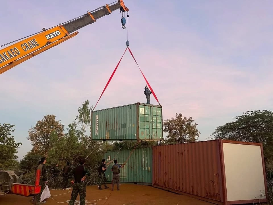 ทภ.1 วางตู้คอนเทนเนอร์ เรียงกั้นพรมแดน บ้านหนองจาน-หนองหญ้าแก้ว