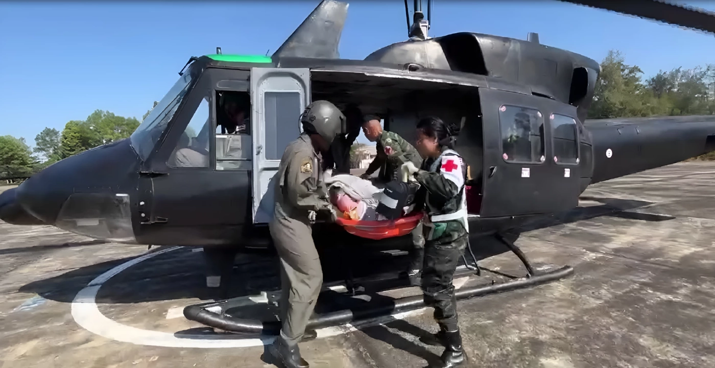 เปิดคลิป! เฮลิคอปเตอร์นำทหารกล้าบาดเจ็บ จากช่องบกถึง รพ.ค่ายสรรพสิทธิประสงค์แล้ว 2 นาย