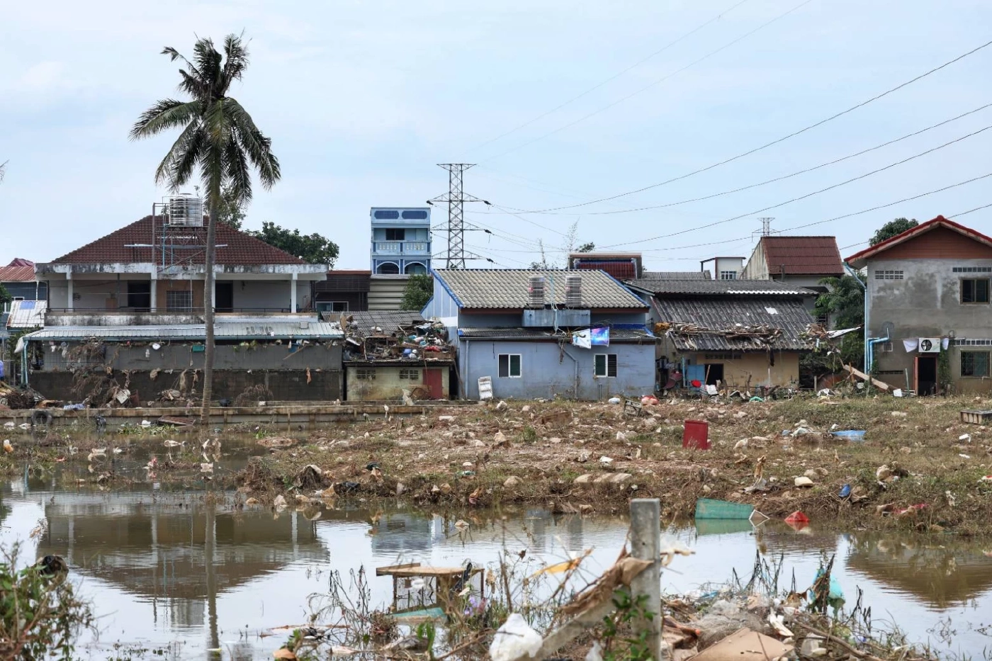 นักวิชาการเสนอแผน 3 ระยะ แก้วิกฤต “ซากขยะ” จากน้ำท่วมหาดใหญ่