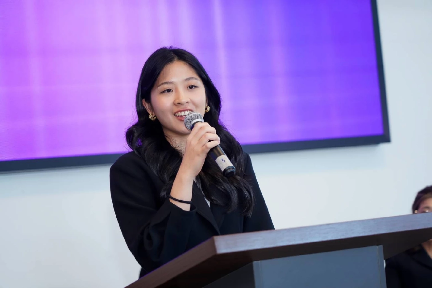 นางสาวยศสุดา ลีลาปัญญาเลิศ ตัวแทนคนรุ่นใหม่ของพรรค 