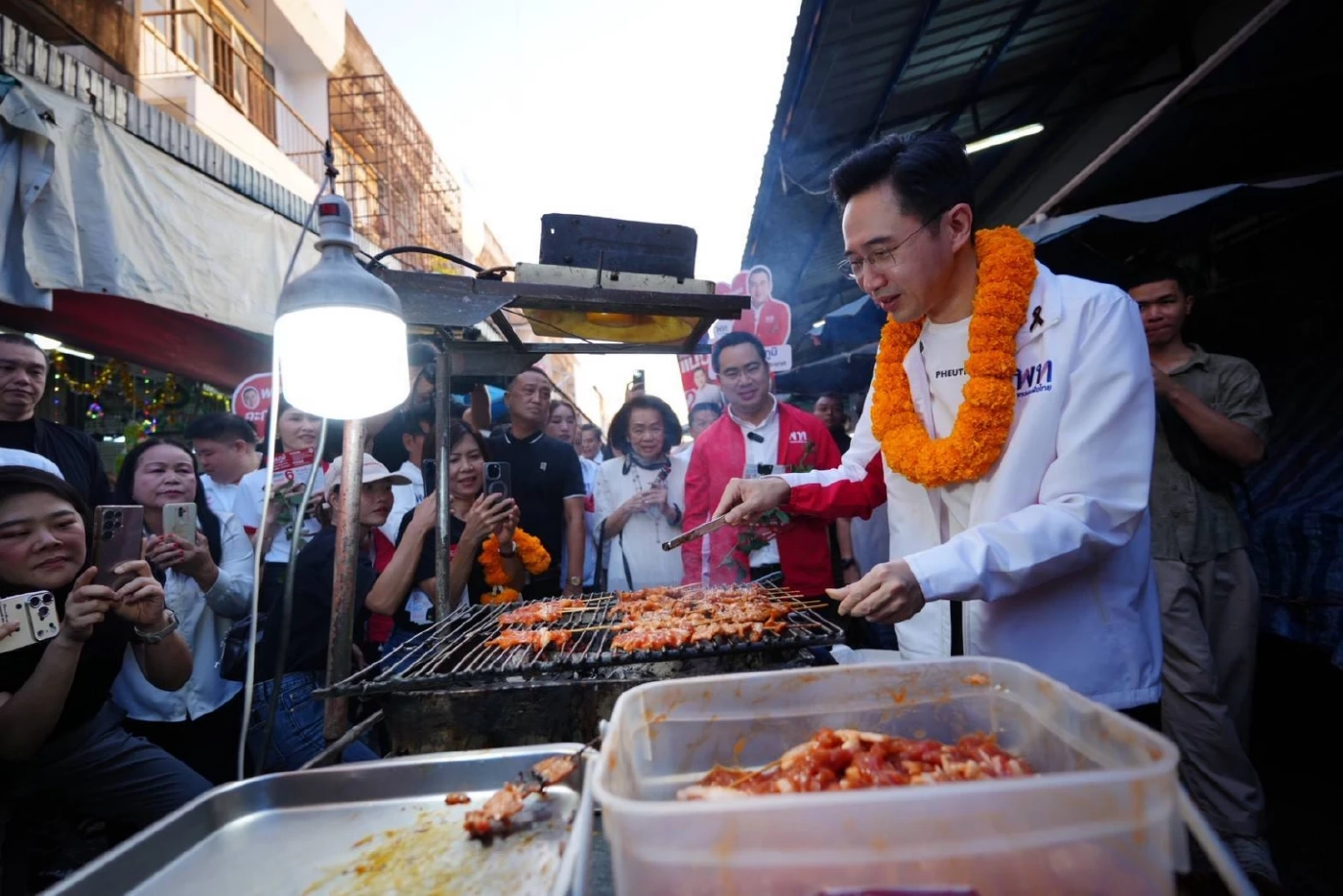 "ยศชนัน" ช่วย "พลภูมิ" หาเสียงเขต15 มั่นใจ ทวงคืนพื้นที่ได้