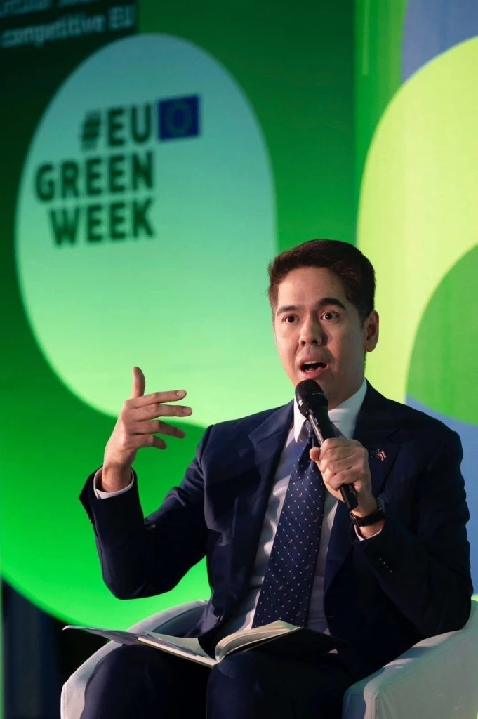 นายวีระพงษ์ ประภา รองหัวหน้าพรรคประชาธิปัตย์ 